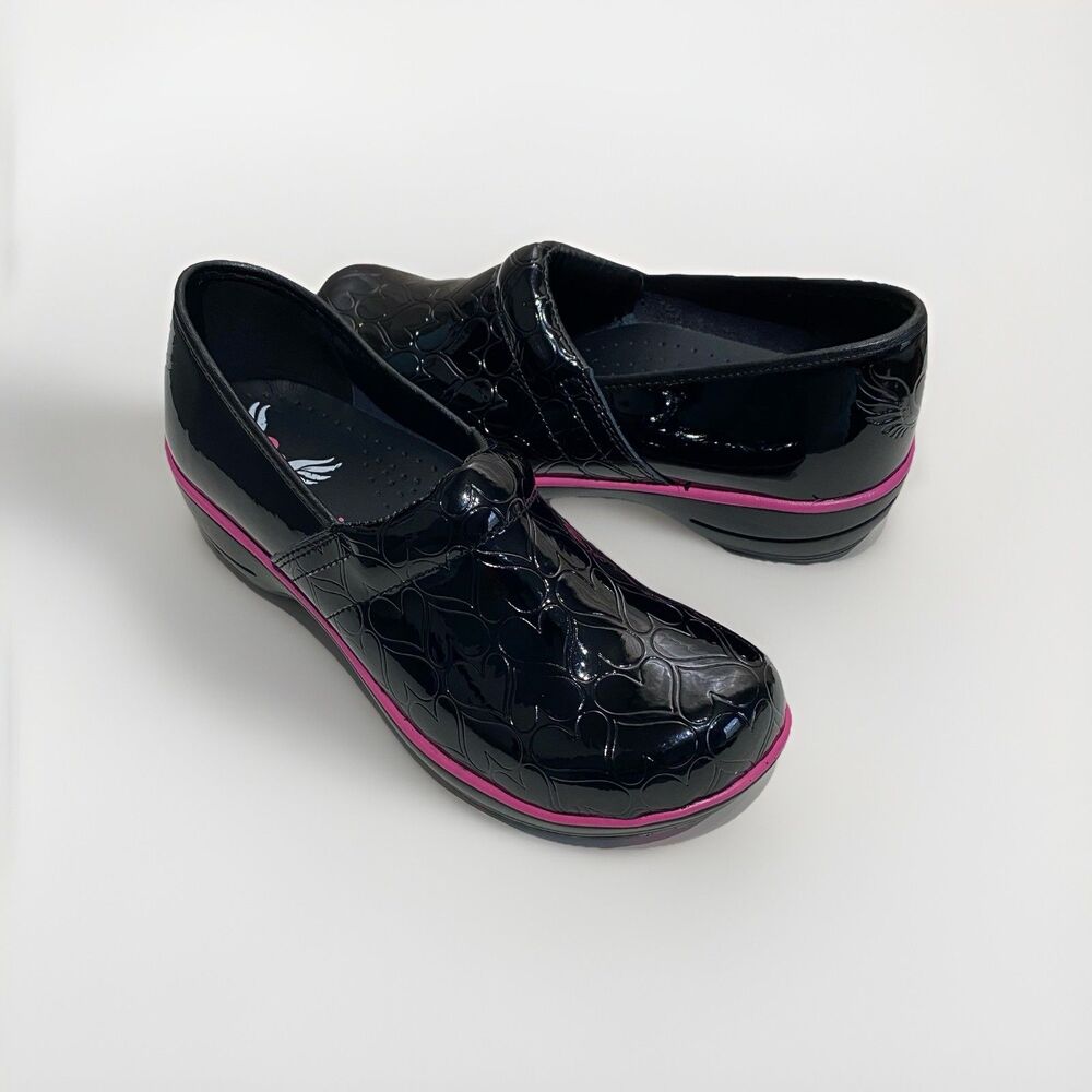 Smitten Heart Throb Clogs Black Patent Leather Anti-Slip Size EU 42 US 10.5-11
